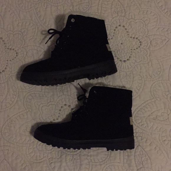 Warm fuzzy winter boots - Picture 2 of 3